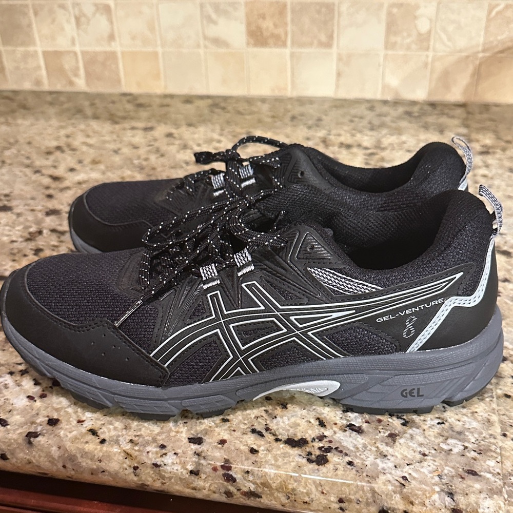 ASICS Gel-Venture 8 Black Athletic Shoes